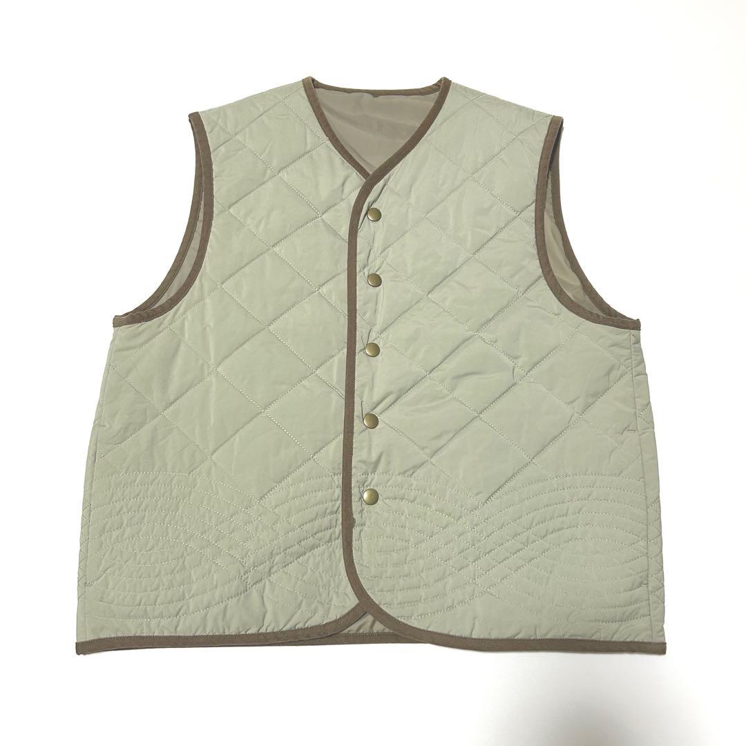 【北欧、暮らしの道具店】キルティングベスト よしいちひろさんコラボ　ライトカーキ