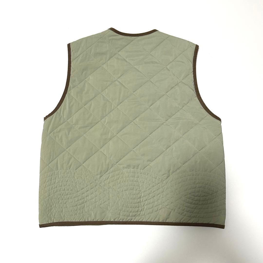 【北欧、暮らしの道具店】キルティングベスト よしいちひろさんコラボ　ライトカーキ