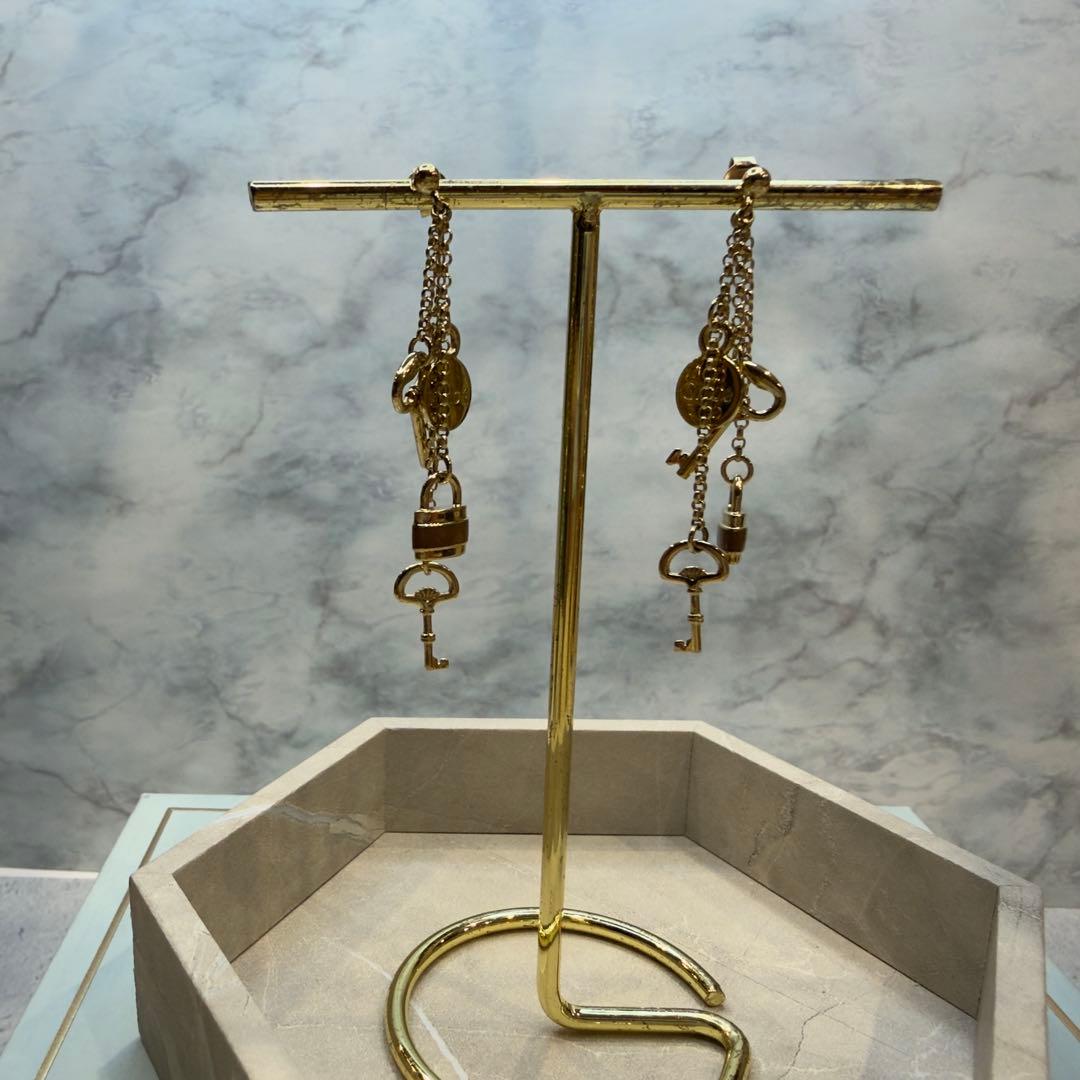 Chloe ピアス ゴールド パディントン 南京錠 カナデ 鍵 ゆれる チャーム