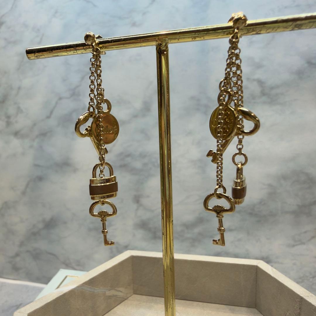 Chloe ピアス ゴールド パディントン 南京錠 カナデ 鍵 ゆれる チャーム