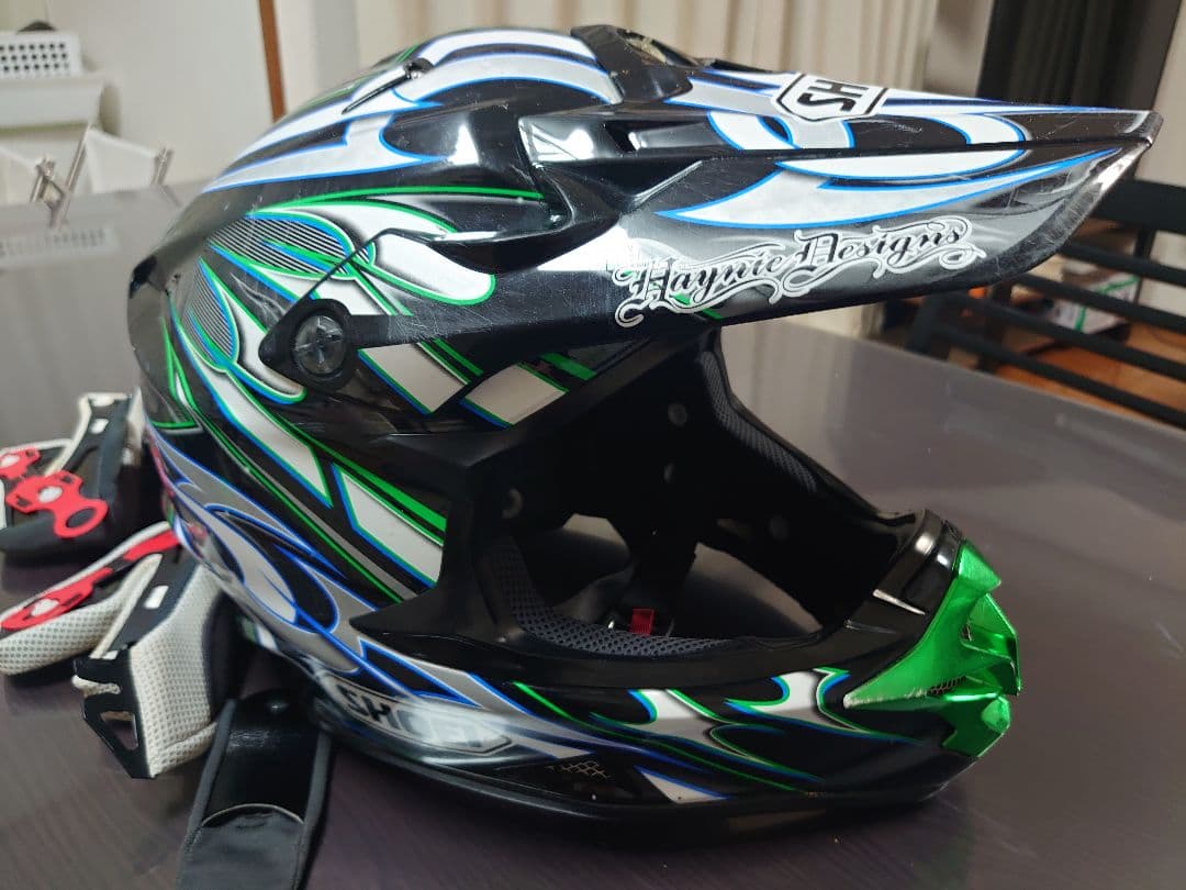 SHOEI VFX-W 、 Lサイズ、中古 傷あり