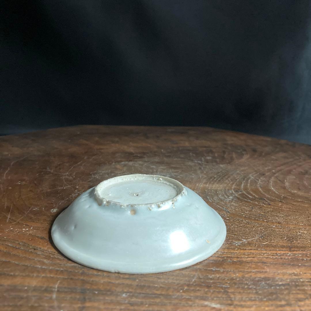 《昇龍洞》古染付玉兎紋平酒盃（明末期）