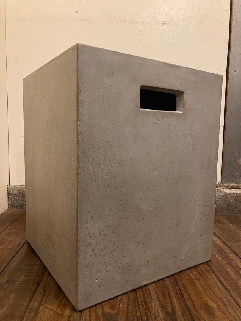 SaVeri サベリ Dessau Chair ガーデンスツール セメント 屋外