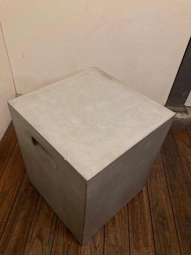 SaVeri サベリ Dessau Chair ガーデンスツール セメント 屋外