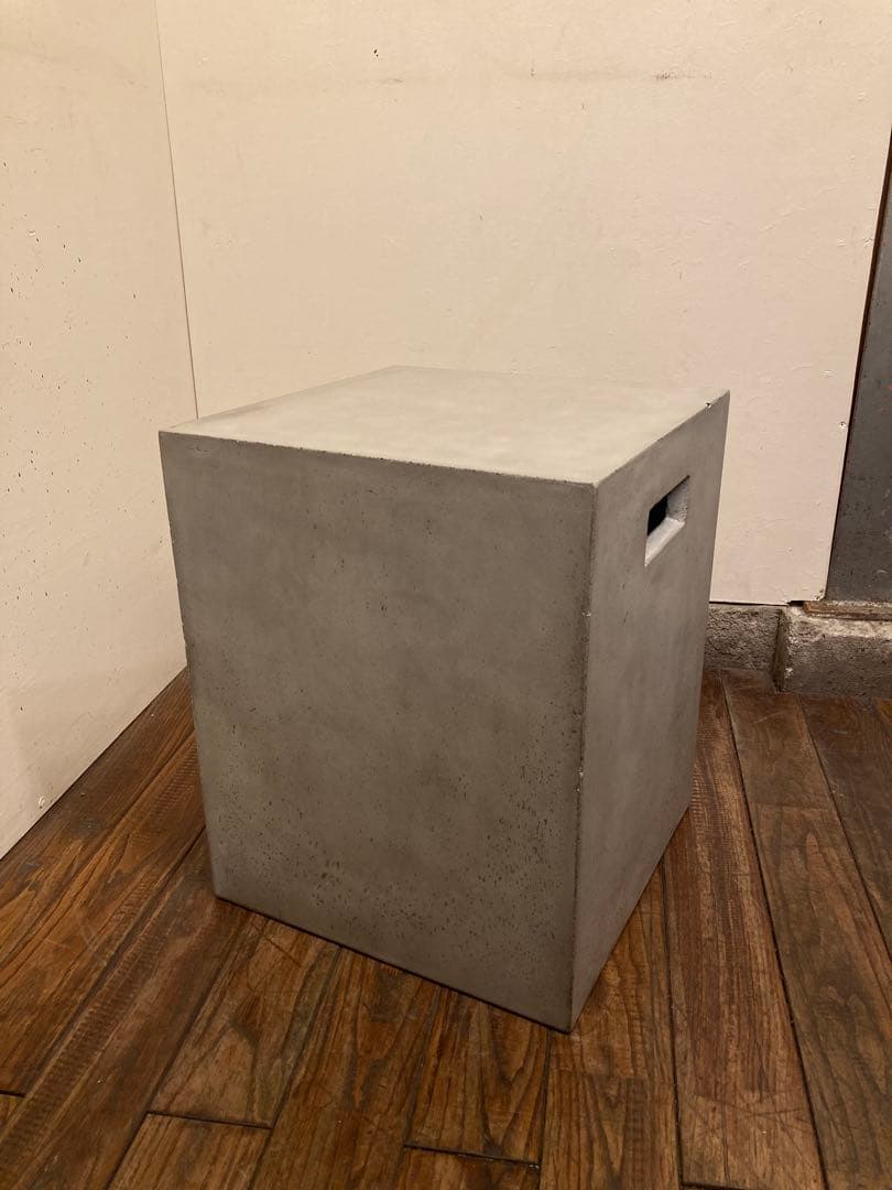 SaVeri サベリ Dessau Chair ガーデンスツール セメント 屋外