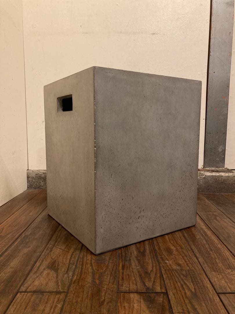 SaVeri サベリ Dessau Chair ガーデンスツール セメント 屋外