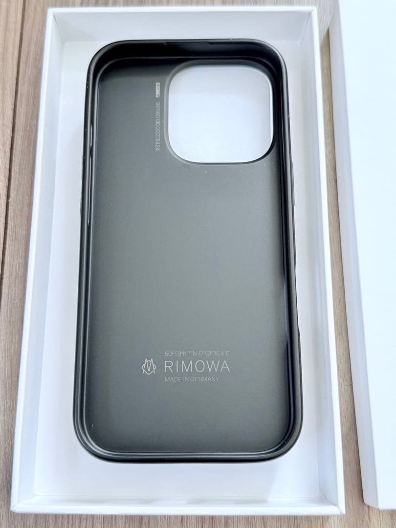 RIMOWA ブラック iPhone16pro用ケース