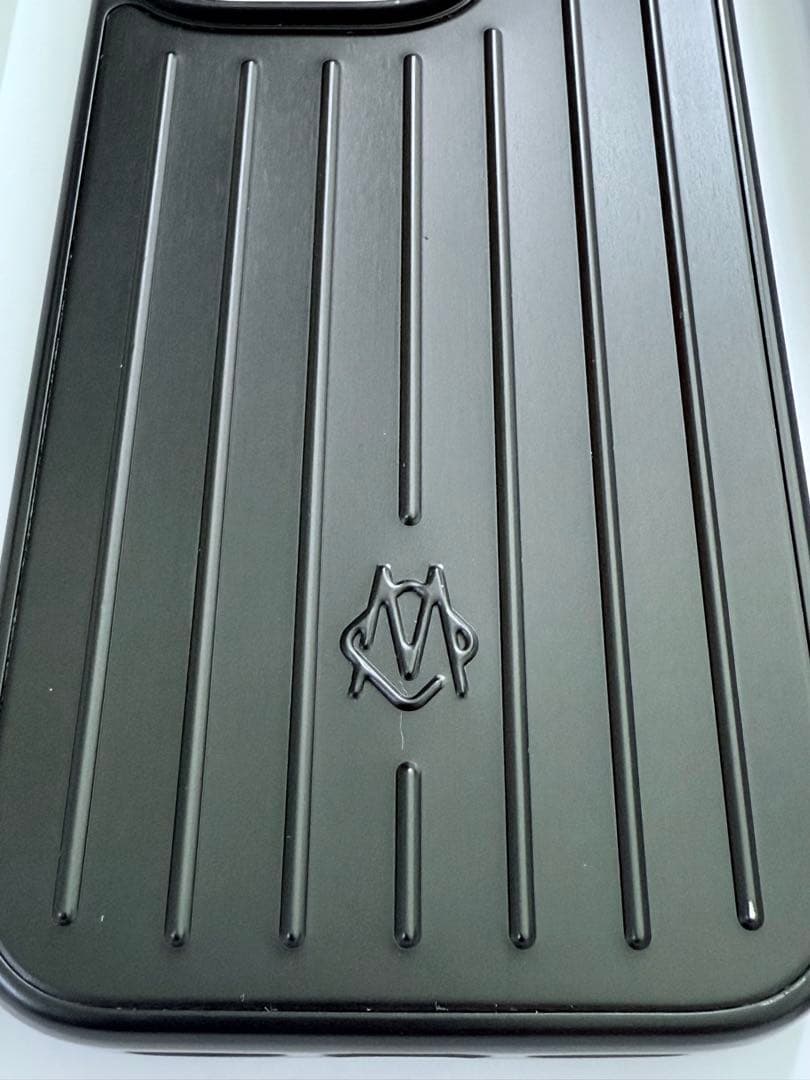 RIMOWA ブラック iPhone16pro用ケース