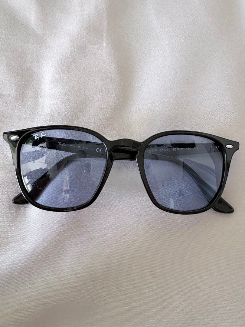 Ray-Ban RB2132 ブラックサングラス