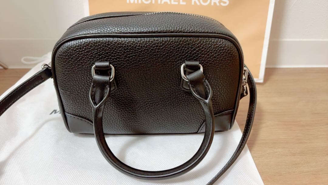 MICHAEL KORS ブラックショルダーバッグ