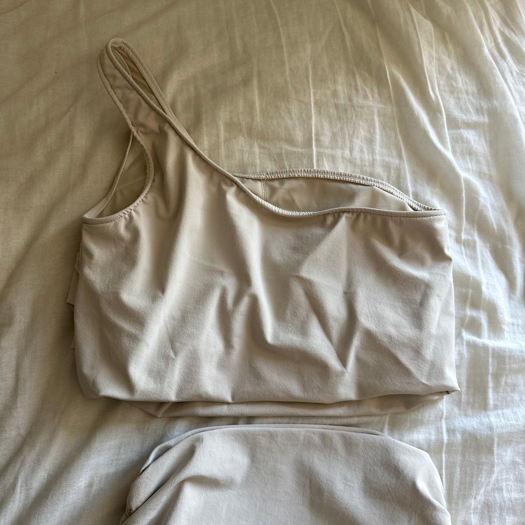 【未使用に近い】ETRE TOKYO｜サイドタックワンショルダースイムウェア