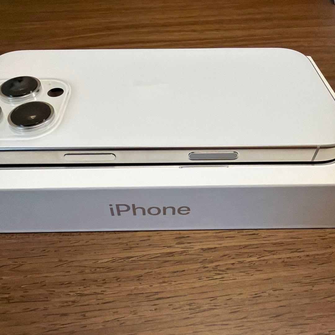 【極美品】iPhone16Pro ホワイトチタニウム 128GB