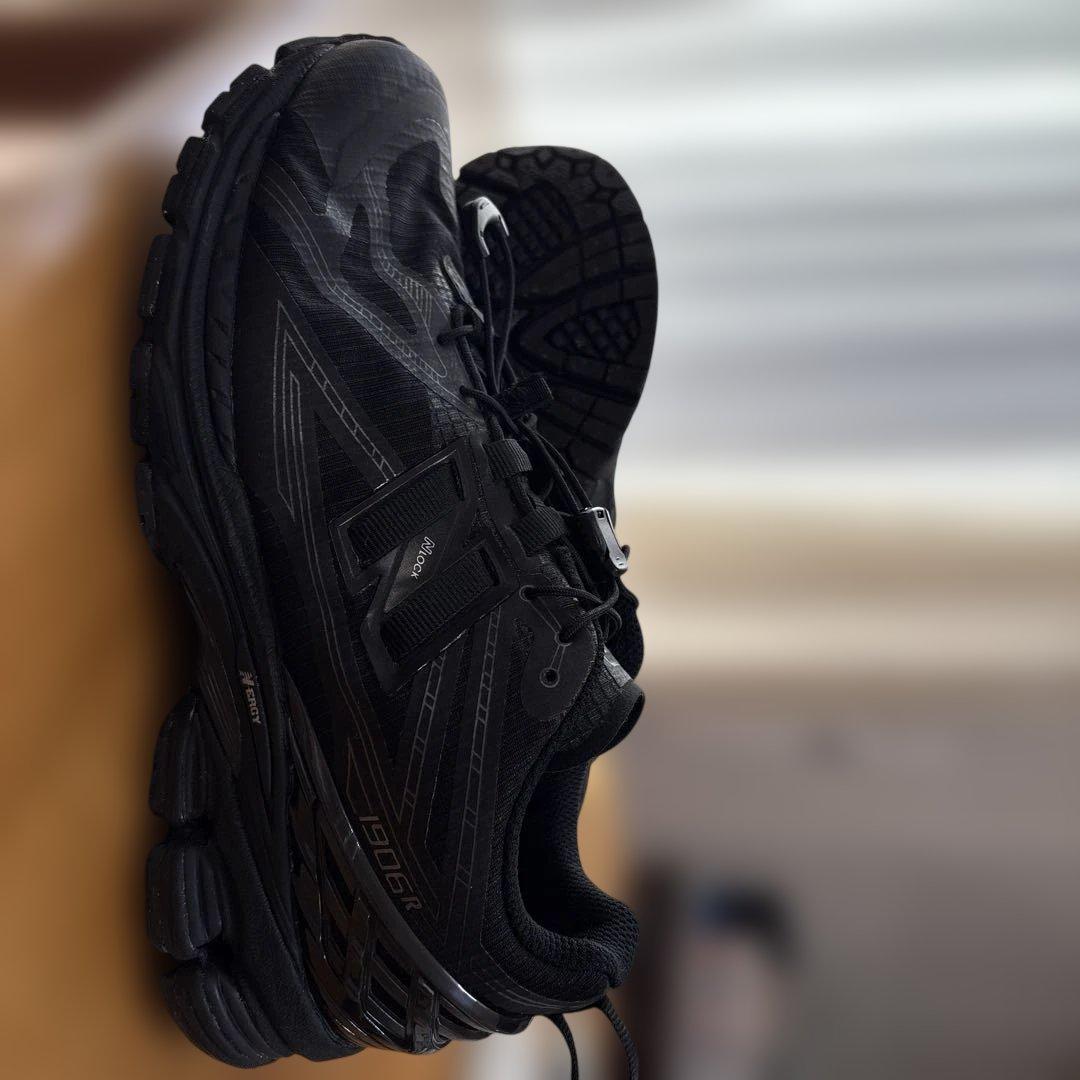 ニューバランス　シューズ ブラック　24センチ