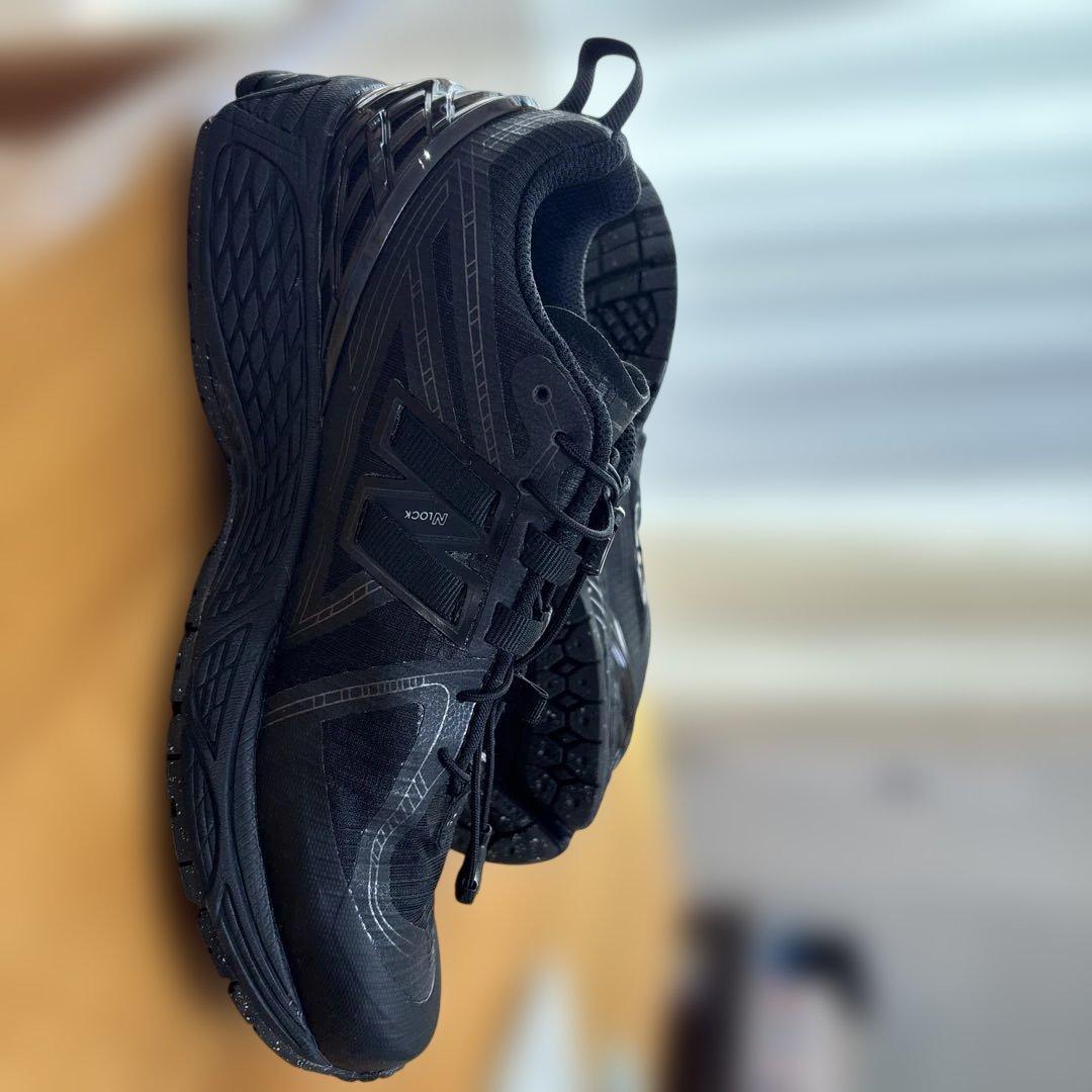 ニューバランス　シューズ ブラック　24センチ