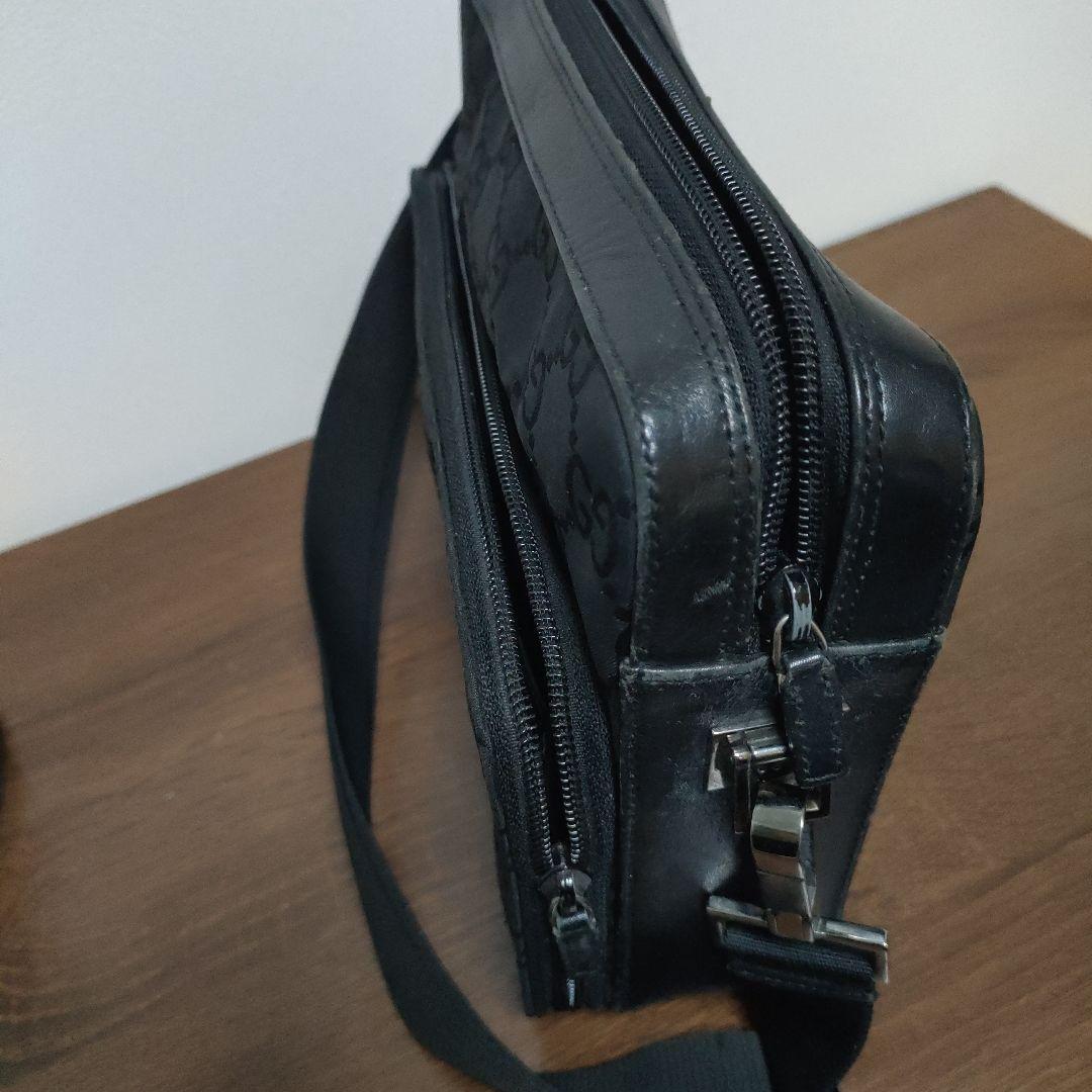 GUCCI　GGパターン ナイロン　ブラックショルダーバッグ