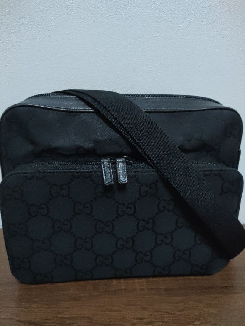 GUCCI　GGパターン ナイロン　ブラックショルダーバッグ
