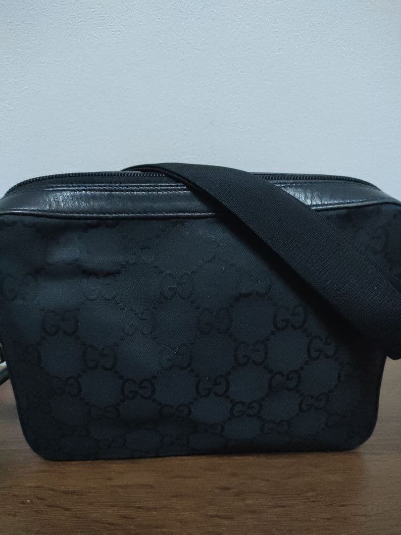 GUCCI　GGパターン ナイロン　ブラックショルダーバッグ