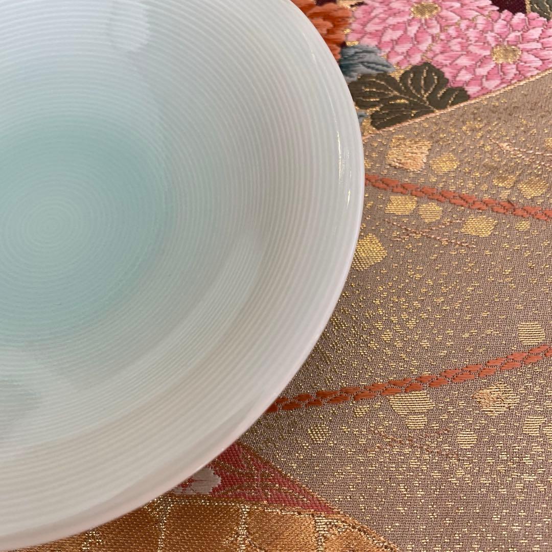 有田①藤巻製陶　青白磁　浅鉢5枚 ②変形三つ足皿5 枚③白磁　花びら型豆鉢5個