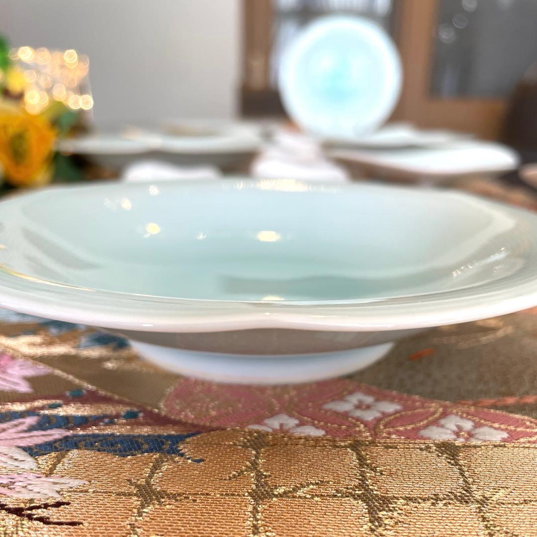 有田①藤巻製陶　青白磁　浅鉢5枚 ②変形三つ足皿5 枚③白磁　花びら型豆鉢5個