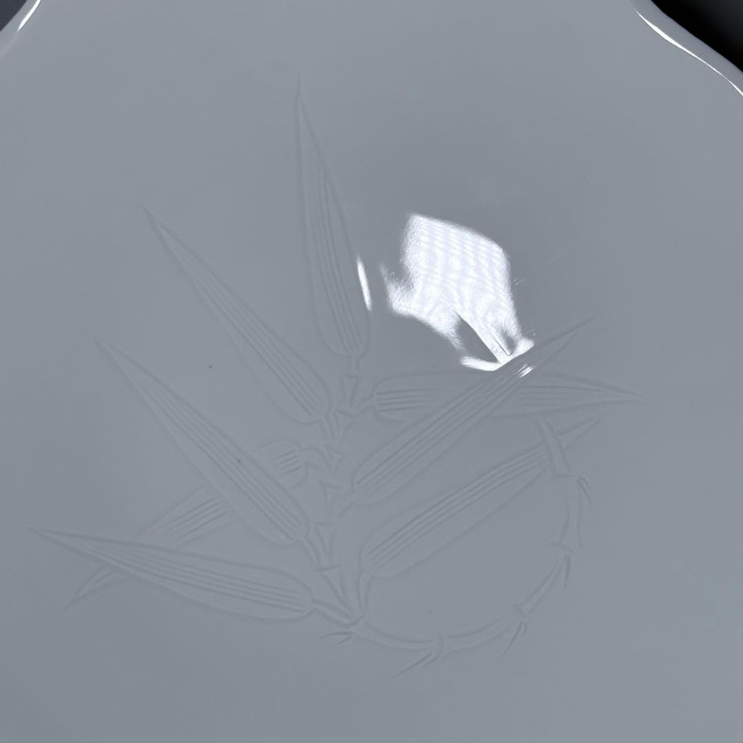 人間国宝　井上萬二　作　白磁刻　輪花形　菓子鉢　共箱　直径22cm　大鉢