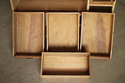 古い木枠のガラス戸棚　木製引き出し6杯　食器棚　本棚　キャビネット　古家具