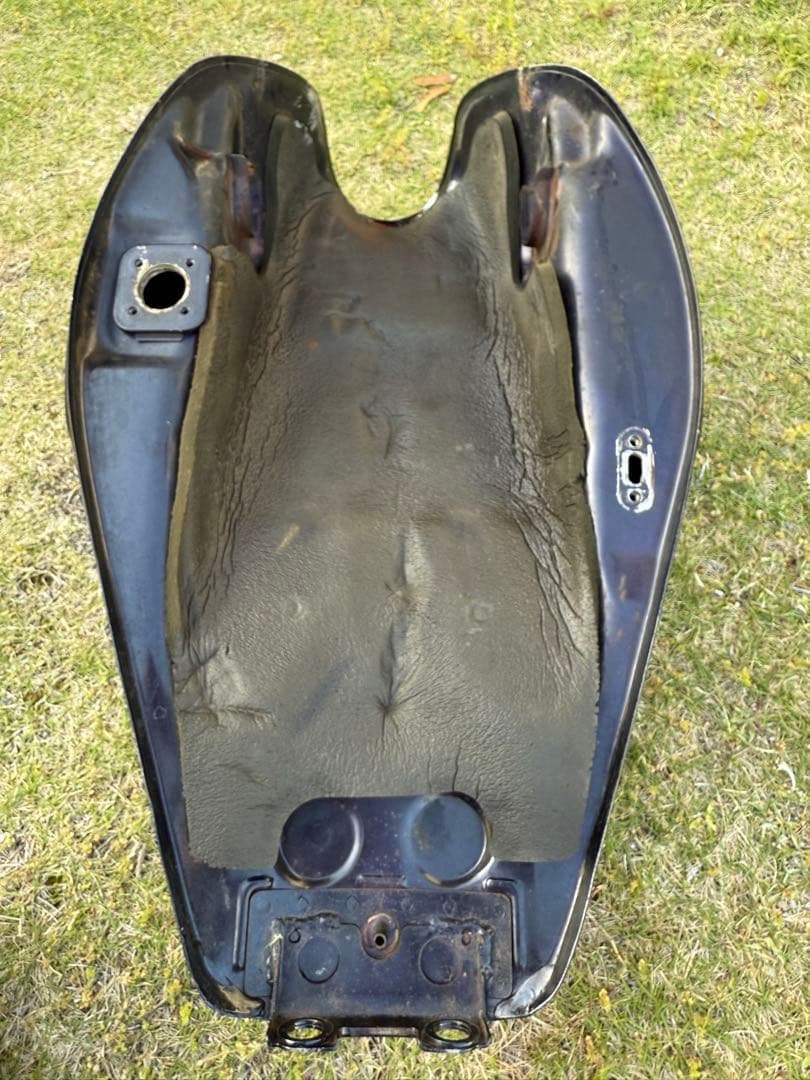 ゼファー1100 純正ガソリンタンク　純正紫色