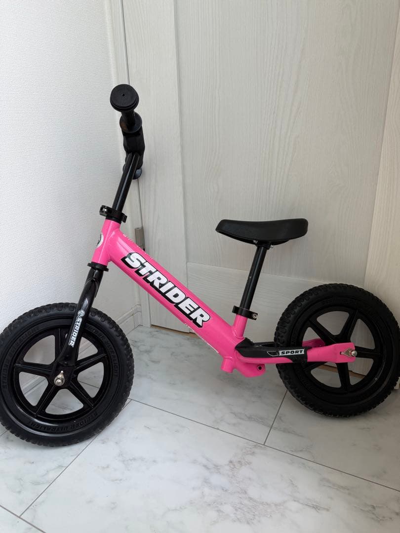 STRIDER バランスバイク ピンク　持ち運びカバー付き