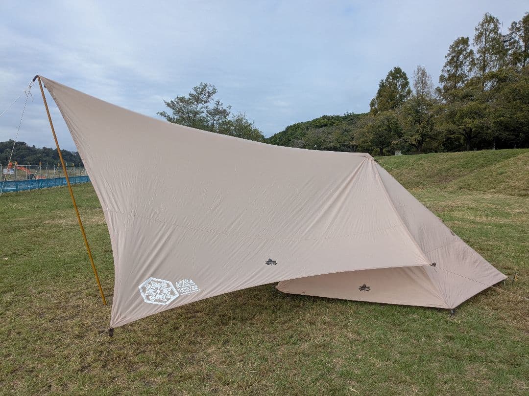 モンハンCAMPコラボ LOGOS ベースキャンプキット テント＆タープ