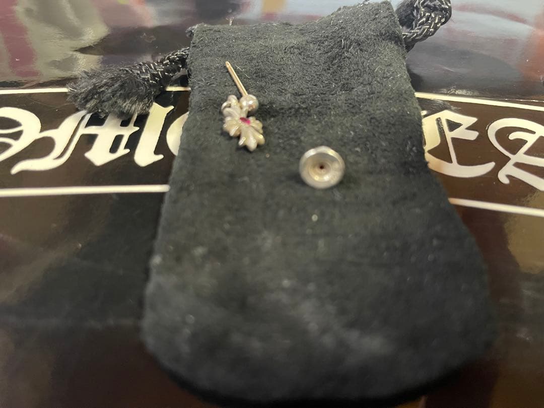 正規品クロムハーツタイニーＥドロップ　ルビーピアス両面ルビー