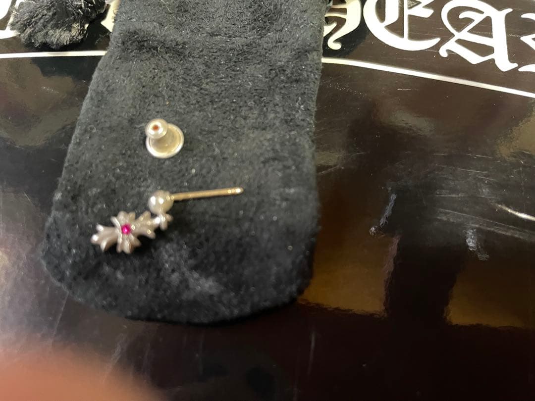 正規品クロムハーツタイニーＥドロップ　ルビーピアス両面ルビー