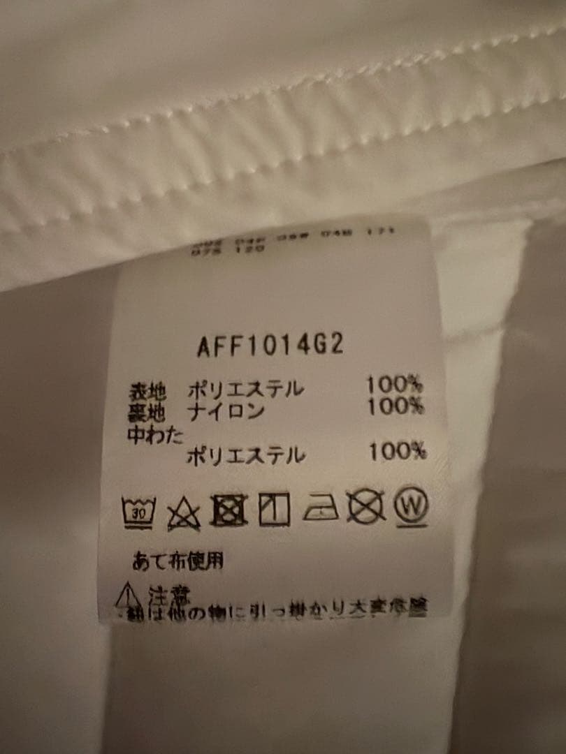 新品　ホワイトフード付きキルティングベスト