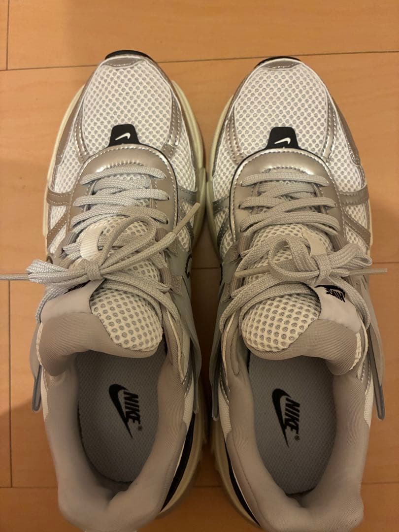 NIKE v2k run 25.5 グレー ほぼ新品
