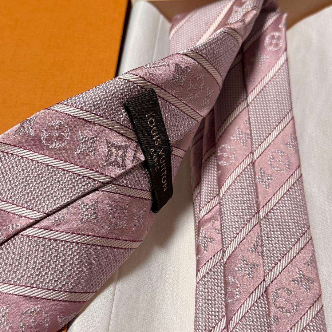 新品箱紙袋セット✨ヴィトンネクタイ　ヴィトン　ネクタイ　ピンク　ピンクネクタイ