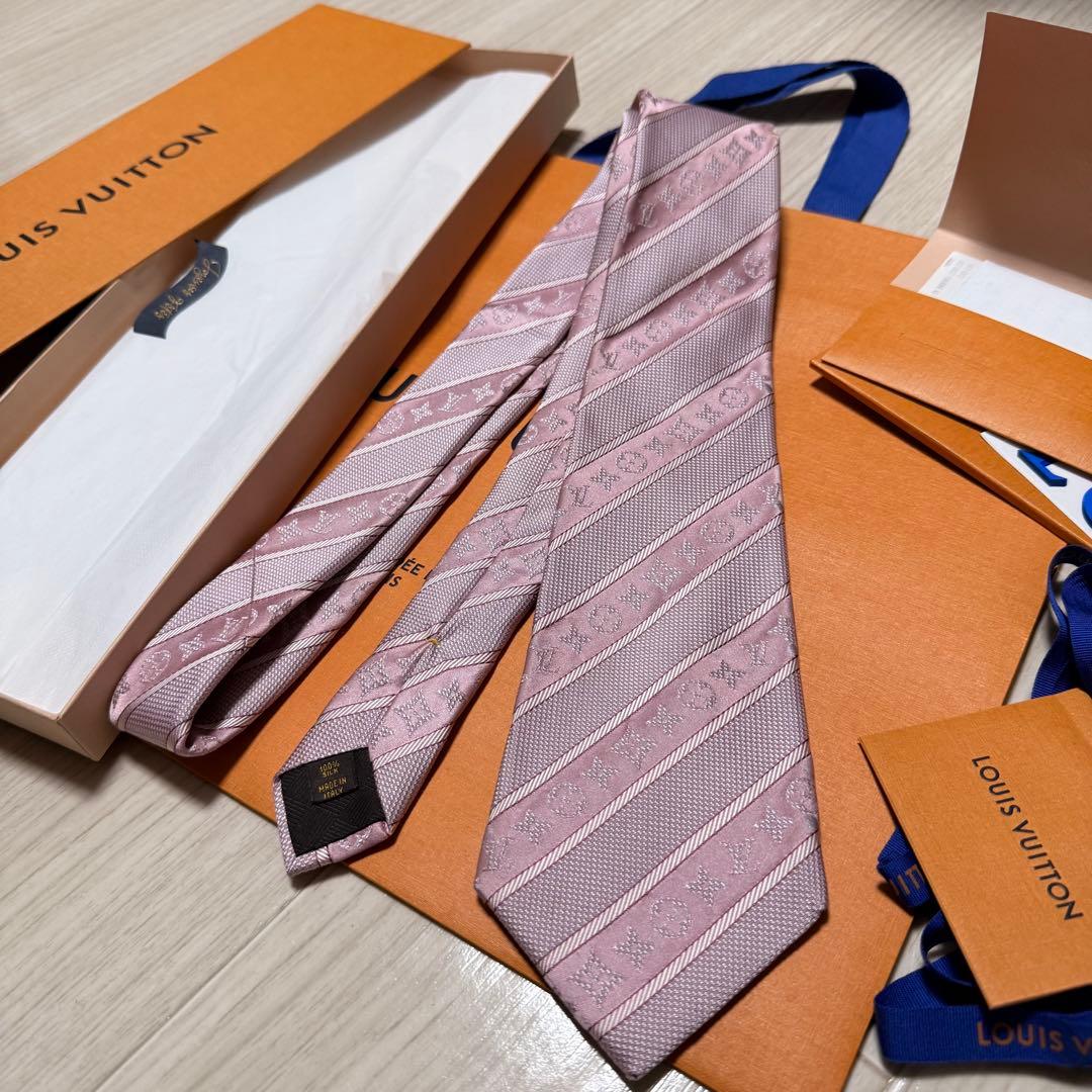 新品箱紙袋セット✨ヴィトンネクタイ　ヴィトン　ネクタイ　ピンク　ピンクネクタイ