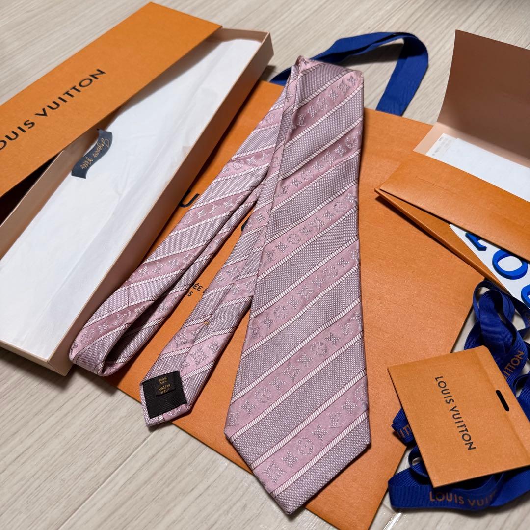 新品箱紙袋セット✨ヴィトンネクタイ　ヴィトン　ネクタイ　ピンク　ピンクネクタイ