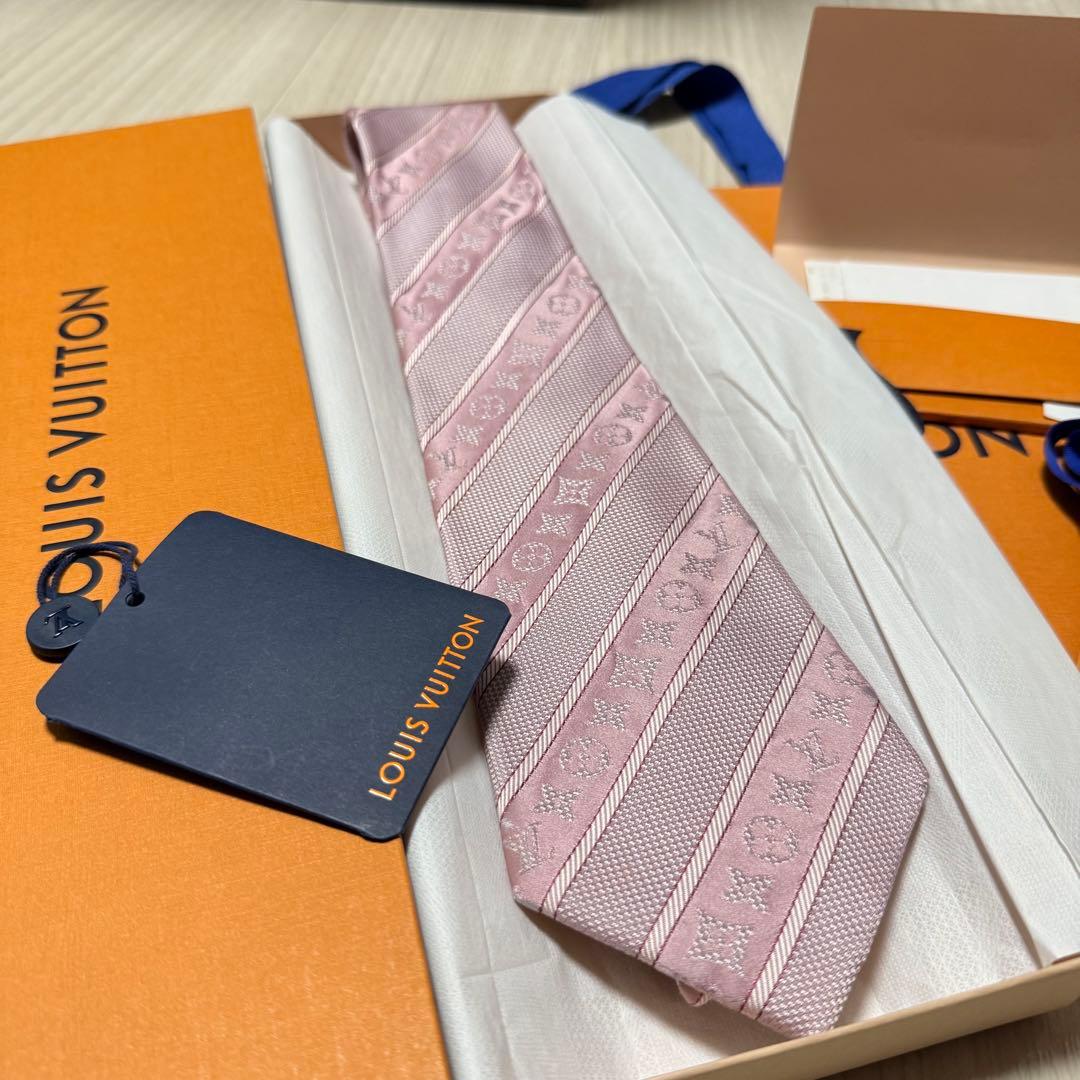 新品箱紙袋セット✨ヴィトンネクタイ　ヴィトン　ネクタイ　ピンク　ピンクネクタイ