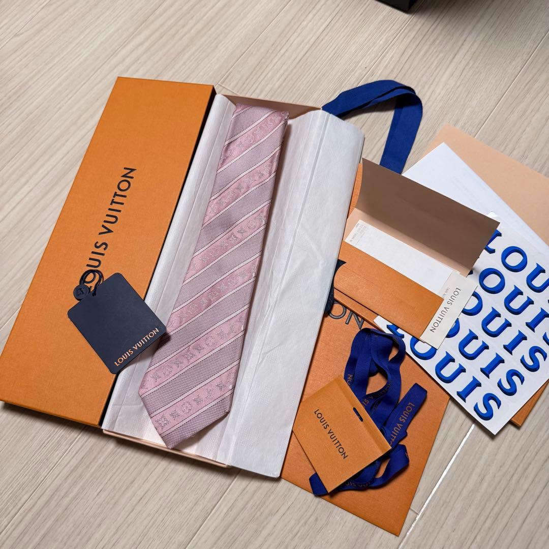 新品箱紙袋セット✨ヴィトンネクタイ　ヴィトン　ネクタイ　ピンク　ピンクネクタイ