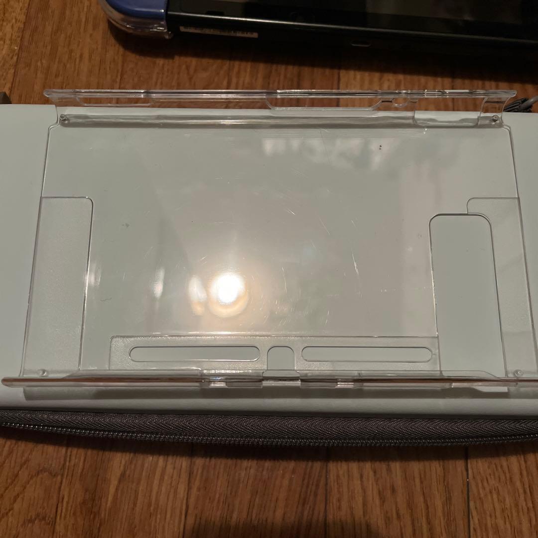 Nintendo Switch本体、充電器、Switchケース付き【最低価格！】