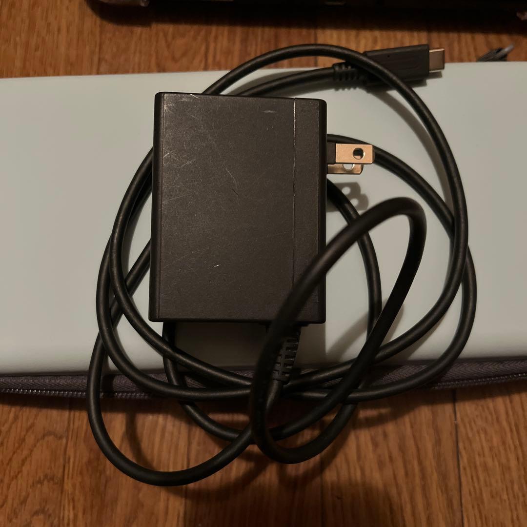 Nintendo Switch本体、充電器、Switchケース付き【最低価格！】