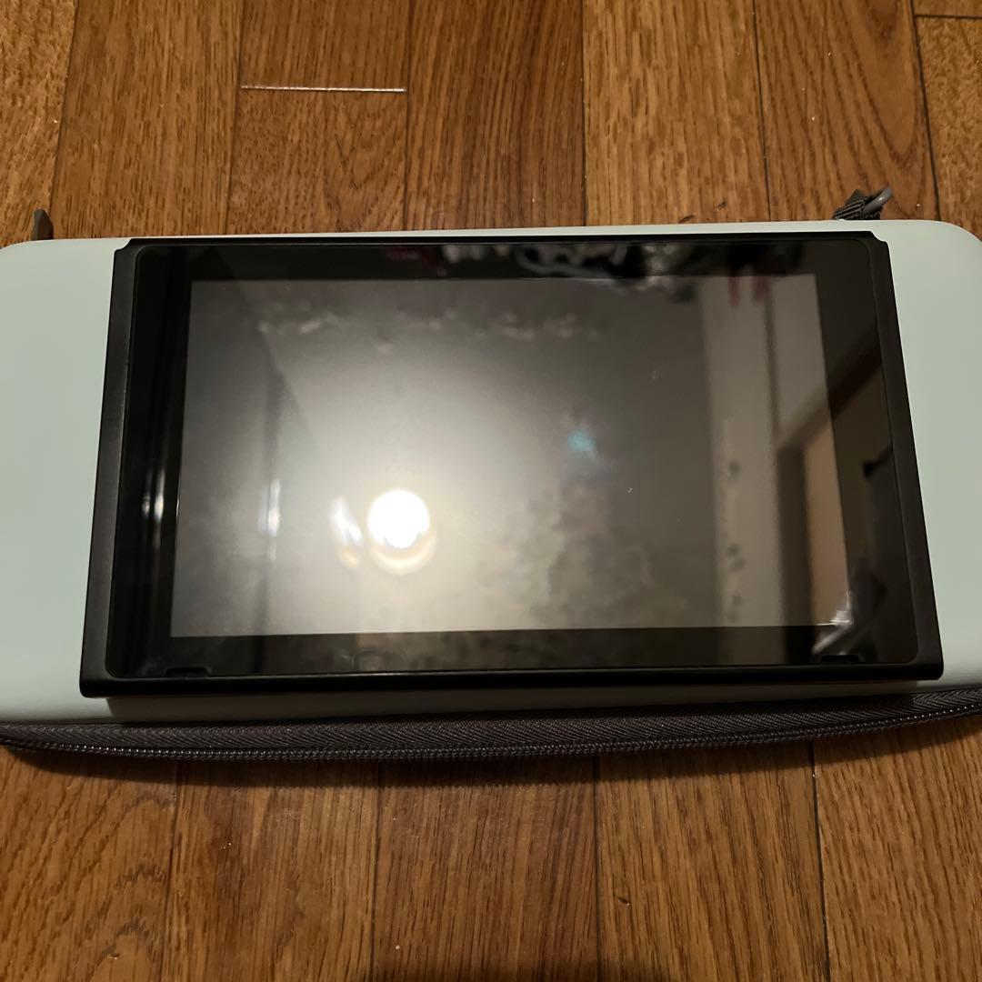 Nintendo Switch本体、充電器、Switchケース付き【最低価格！】