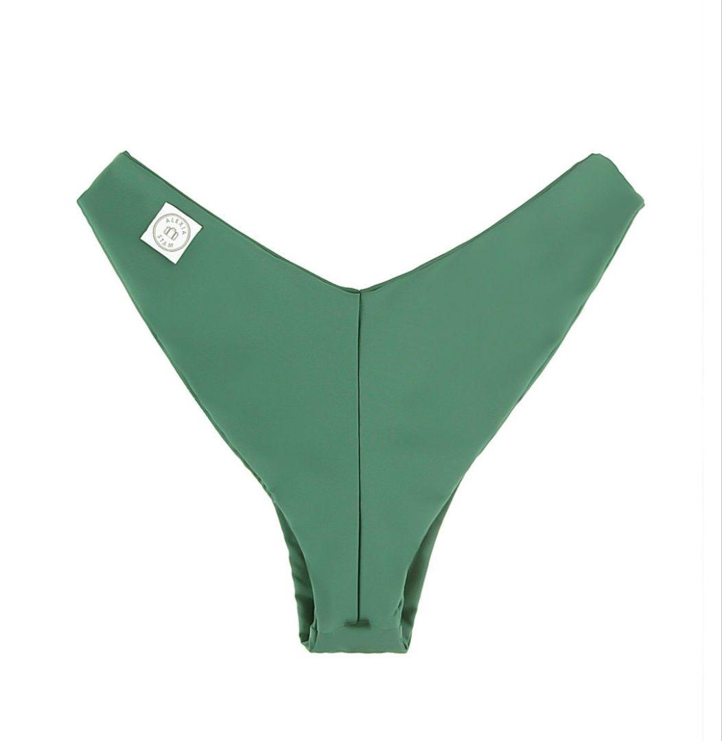 アリシアスタン　ハイレグカット