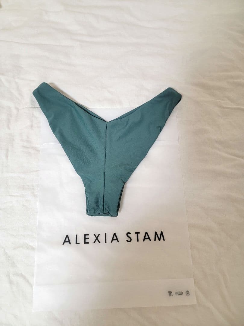 アリシアスタン　ハイレグカット