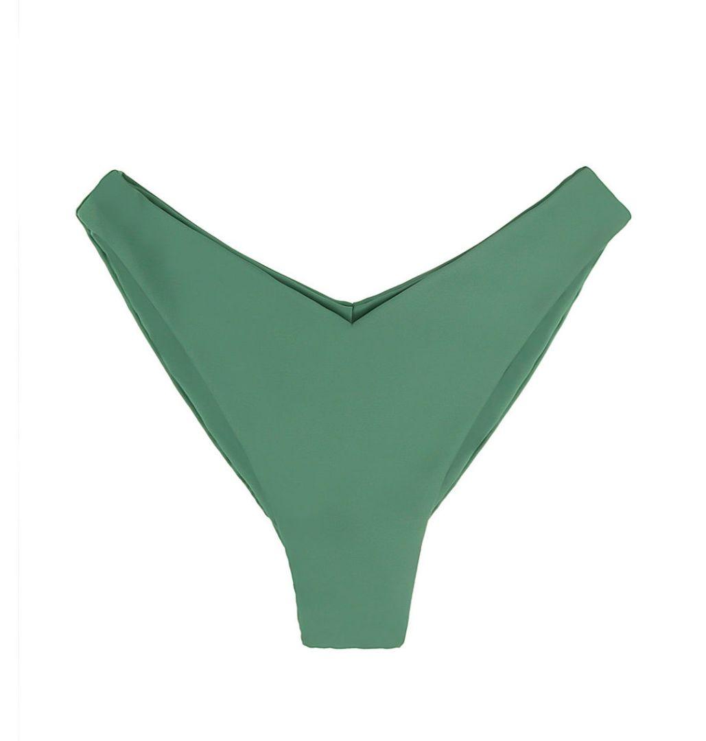 アリシアスタン　ハイレグカット