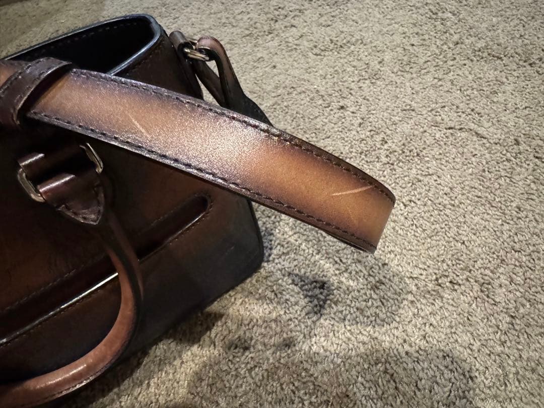 BERLUTI トゥジュール ガリバー スクリットレザー メッセンジャー