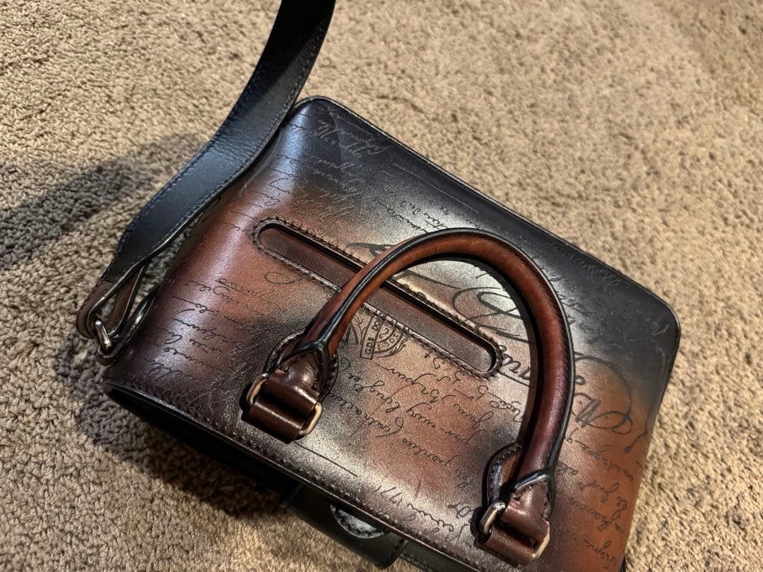 BERLUTI トゥジュール ガリバー スクリットレザー メッセンジャー