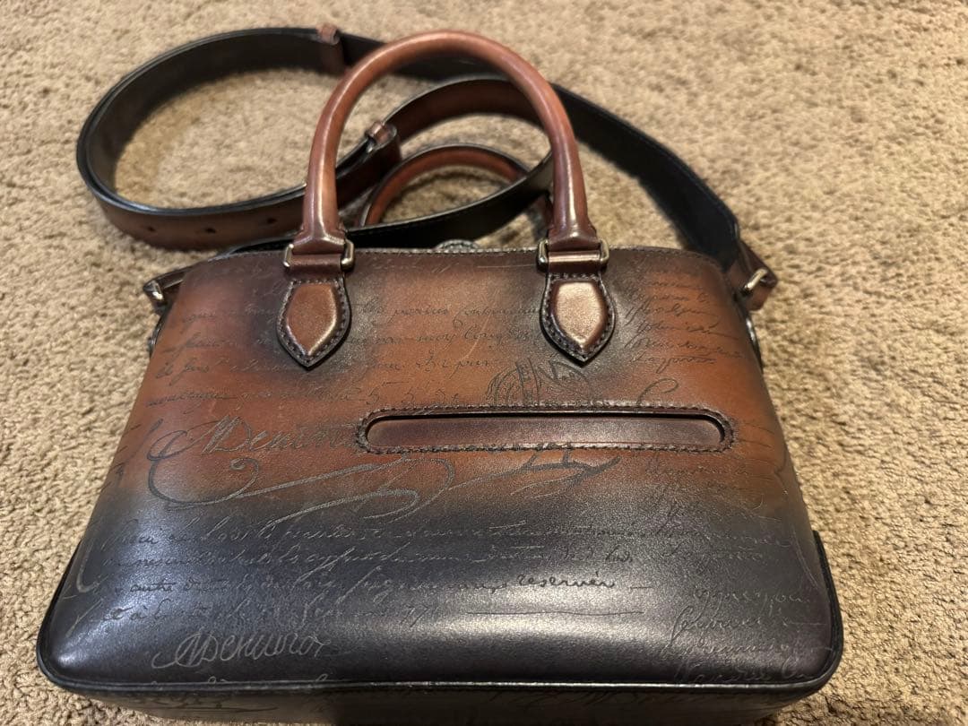 BERLUTI トゥジュール ガリバー スクリットレザー メッセンジャー