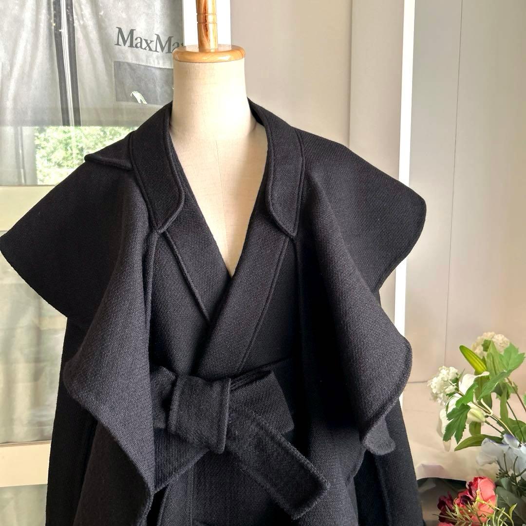 美品　マックスマーラ 素敵なデザインやや厚手で重みあるウール素材　ロングコート