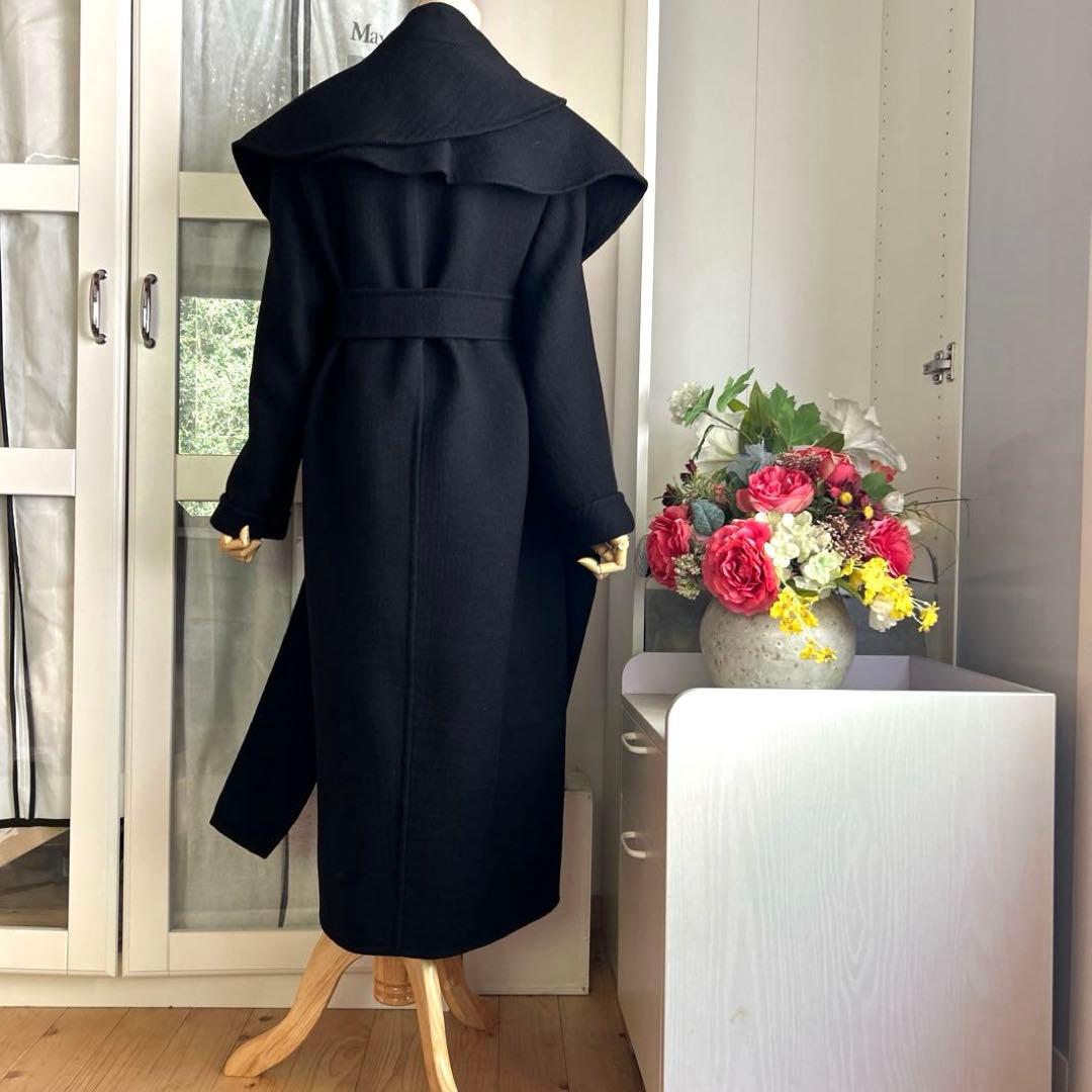 美品　マックスマーラ 素敵なデザインやや厚手で重みあるウール素材　ロングコート