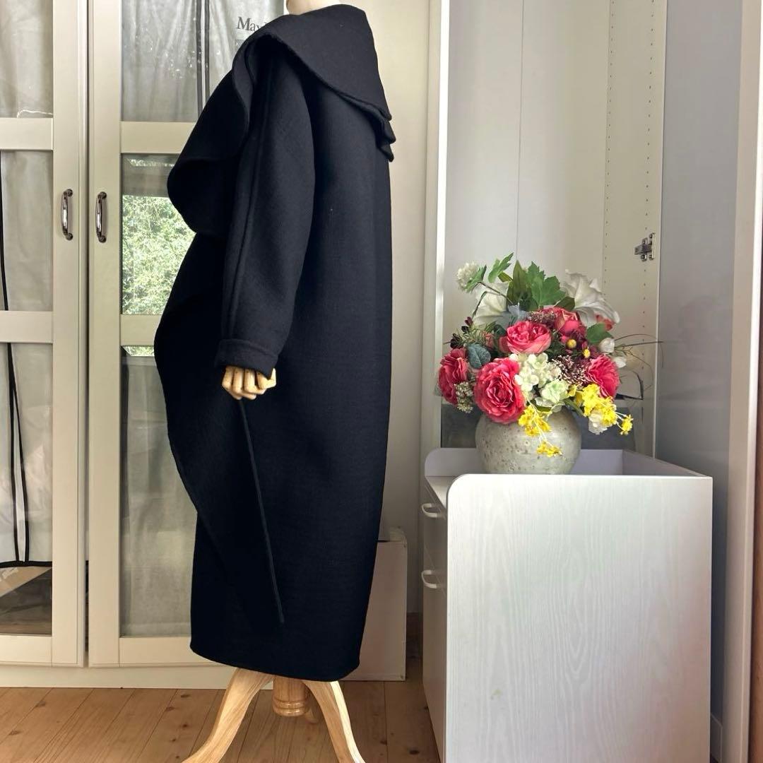 美品　マックスマーラ 素敵なデザインやや厚手で重みあるウール素材　ロングコート