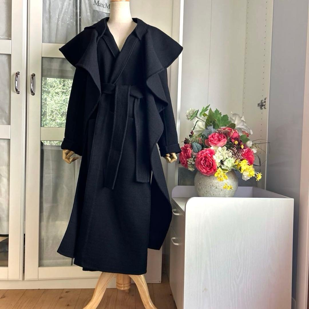 美品　マックスマーラ 素敵なデザインやや厚手で重みあるウール素材　ロングコート
